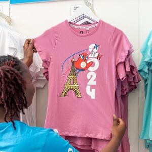 Paris 2024 Mascot Eiffel Tower Womens TShirt Rose pink NWT 2XL OFFICIAL MERCH